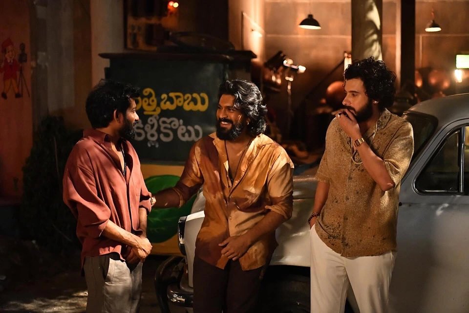 saichndra's tweet photo. There are two types of filmmakers. 

One makes a supernatural horror thriller with a budget of 7 crore in 20 days, with great technical details. 

The other makes a fantasy sports drama with a budget of 350 crore over three years, resulting in a disaster production outcome. https://t.co/kmCbpfgFPY