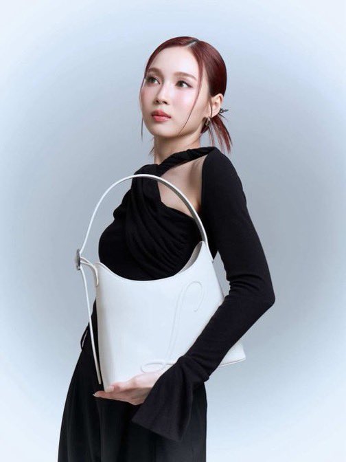 forcupwsphu's tweet photo. ขอถามผู้หญิงในนี้หน่อย 👀

กระเป๋า 2,890 บาท
ถ้า…
✨ ทรงสวยใช้ได้ทุกวัน
✨ แมตช์เสื้อผ้าง่าย
✨ จุของได้จริง
✨ มีช่องใส่ลิปแยกให้

ถือว่าคุ้มไหม?

ช่วงนี้กำลังโดน THE SOFT BAG ของ Labotte ตกหนักมาก 🥹👜

มีให้เลือกทั้งหมด 4 สี
Baby Blue / Milky White / Soft Black / Caramel Cloud
🛒 ราคา 2,890 บาท

เปิดขายที่แรก📍 Central Chidlom ชั้น 2
🗓️ วันที่ 1–5 มิถุนายน 2026
เปิดขายออนไลน์พร้อมกันในวันที่ 6 มิถุนายนค่ะ 

👀🙌🏻 มีใครเล็งสีไหนกันมั่งค้าบบ

 #LabotteBKK 
#TheSoftBagLabotte 
#loverrukk