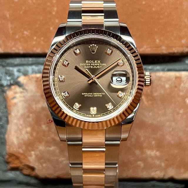 909kyoto's tweet photo. ロレックス デイトジャスト 中古品
商品番号:274348
Ref.126331G チョコレート
年式:2025年製(Ser.ランダム品番)
SPEC:41mm/SS+18KPG
付属品:箱・保証書
https://t.co/g9KUq1hCE8
ストックリスト
https://t.co/vkeMjOswQ8
#ROLEX #デイトジャスト #126331G #クォーク https://t.co/C5jUQqBpnh