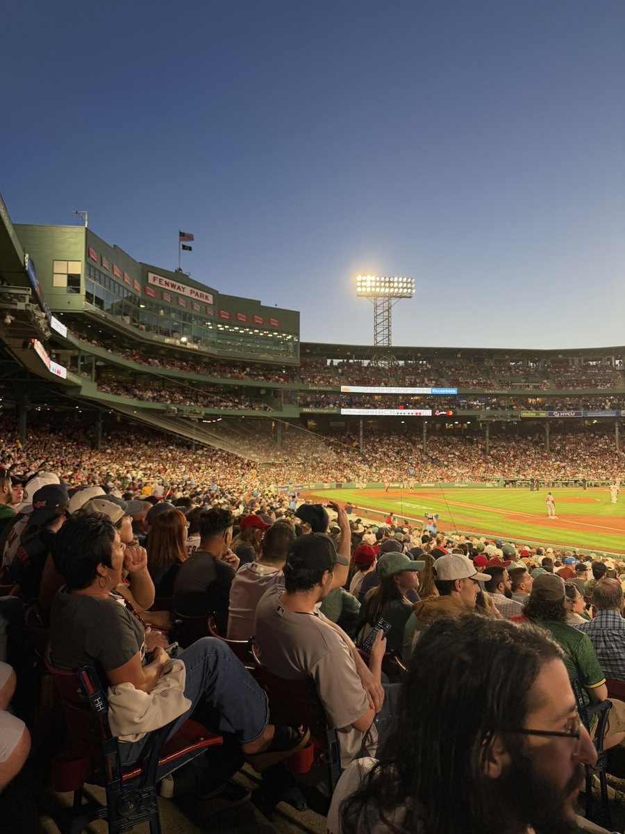 ryane_sullivan's tweet photo. nothing is better than a summer #fenwaypark night ⚾️🏟️ https://t.co/P5Zq8EP9m1