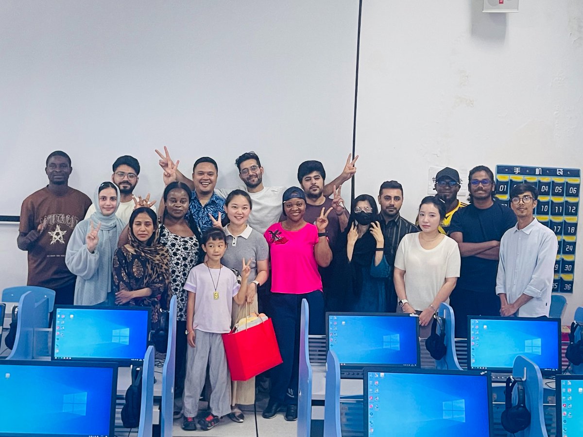 Muzha's tweet photo. Yesterday, we bid farewell to our beloved teacher, Ms. Yuan Yichen. Thank you and wishing you good health always from all of us, International Students Batch 2025 🙏 #CDUT #chengdu #sichuan #phdlife https://t.co/KhPHg7bw0F