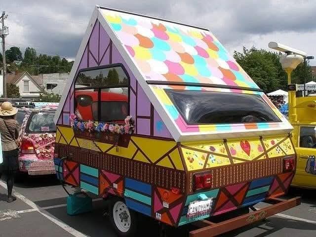 TheEnglishCarav's tweet photo. Today is National Gingerbread Day!

"Run, Run, as fast as you can! You can’t catch me, I’m the Gingerbread Man"

#nationalgingerbreadday #gingerbreadman #gingerbreadcaravan #gingerbread https://t.co/dEIfmUpbfa
