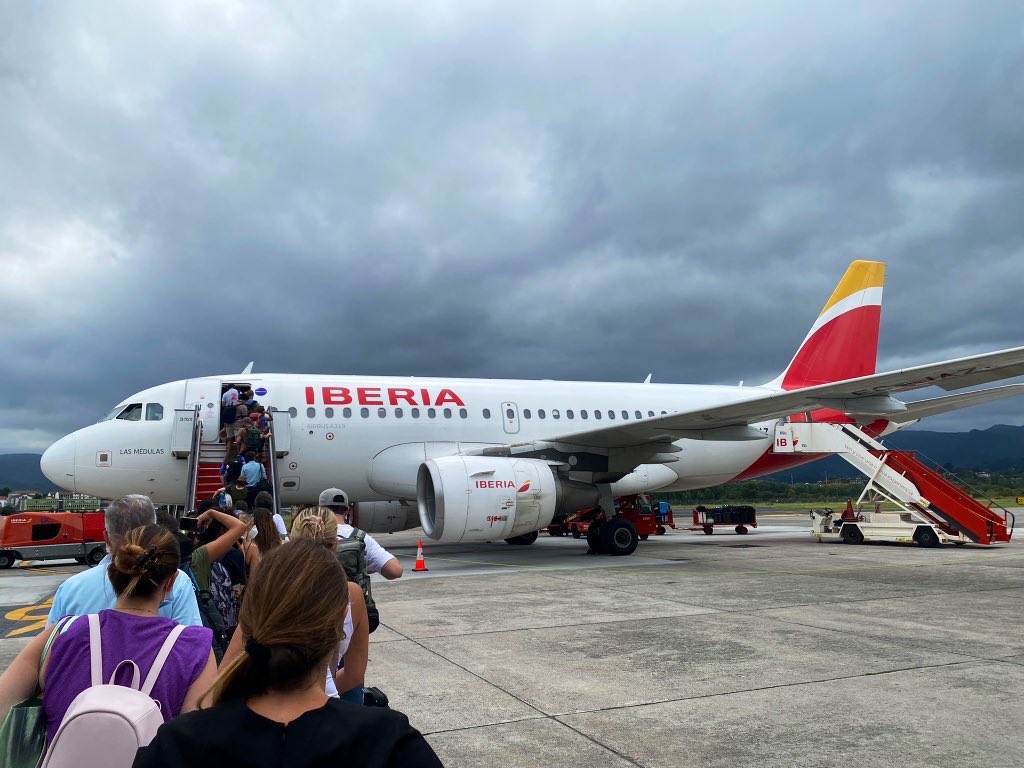 DonostiAir's tweet photo. Egun On! Buenos días!!
VIERNES
0️⃣5️⃣ de Junio de 2026
••••
#MADRID
op @Iberia 🛫 3 🛬 3
#BARCELONA
op @vueling 🛫 2 🛬 2
#LONDON_CITY
op @British_Airways 🛫 1 🛬 1
#TENERIFE_NORTE
op @BinterCanarias 🛫 1 🛬 1
#MAHON
op @volotea 🛫 1 🛬 1
•••• https://t.co/wO5Czqcp5J