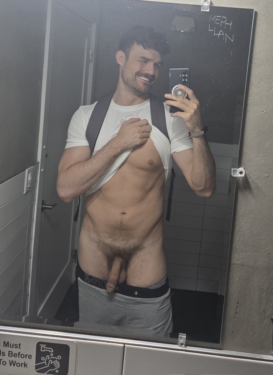 HazHarlan's tweet photo. Guys I think I need to trim a bit, what do you think? 🤔 #gay https://t.co/sdgyq1ZKDp