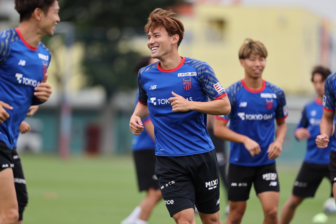 fctokyoofficial's tweet photo. 🔵TRAINING PHOTOS🔴
今シーズン最後のトレーニングが終了。
明日は、プレーオフラウンド第2戦 #セレッソ大阪 戦です🔥

このチームで、このメンバーで、勝って笑ってシーズンを終えるために💪
俺たちのコクリツでともに戦いましょう🤝🔵🔴
#室屋成 #佐藤恵允 #森重真人 #遠藤渓太
#国立最終熱戦
#fctokyo #tokyo