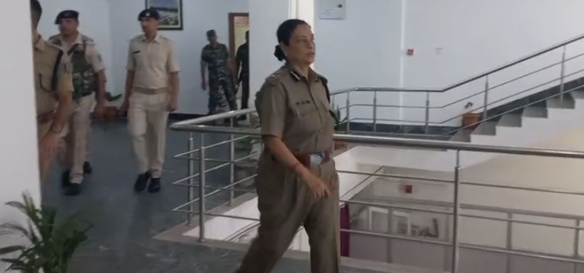 झारखंड डीजीपी तदाशा मिश्रा का पलामू दौरा। पुलिस अधिकारियों के साथ कर रही  समीक्षा बैठक। #Jharkhand #DGP #TadashaMishra #Palamu