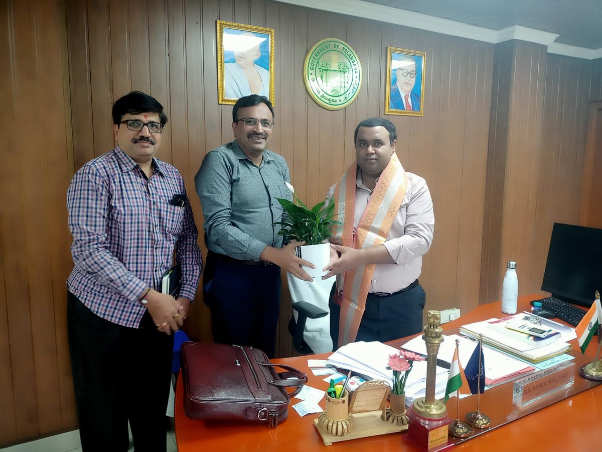 IFFCO_TS's tweet photo. Shri MR Krupashankar,SMM,Telangana &amp; Shri I Ravishankar,IT Officer has met Shri Rahul Raj,IAS, Registrar of Cooperative Societies&amp; MD, TG MARKFED.@Dileep_Sanghani @KiritkrJPatel @iffcoyogendra @IFFCO_Coop @Dept_ofAgriTG @DirectorAgriTS https://t.co/nM80bUivmQ