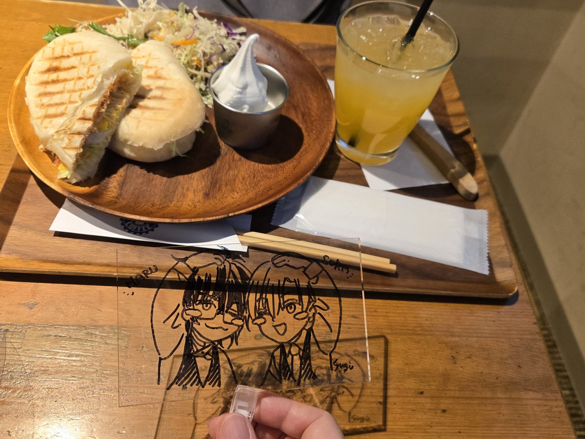 sugich1yo's tweet photo. ランチはマルセイコーヒーさんに初めて行ってきたけどパニーニもちもち、安くて美味しかった😋
メイト以外の書店は殆どが未入荷で😭土日には間に合ってほしー https://t.co/8QVKMqAW8a