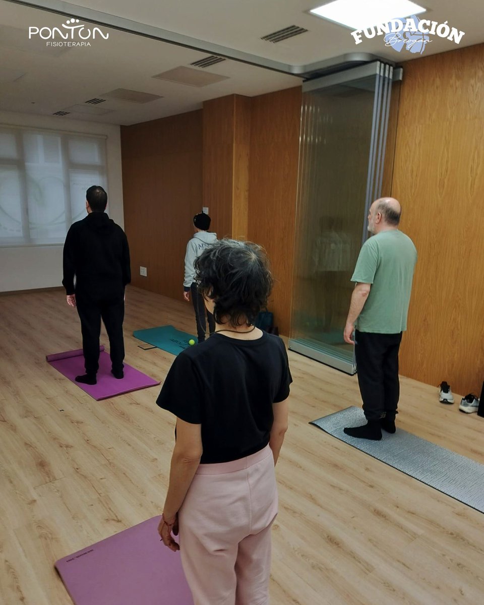 Fund_Breogan's tweet photo. Continúan as sesións de pilates con Patricia Pontón dentro da colaboración entre a Fundación Breogán e a 𝗔𝗘𝗖𝗖 𝗟𝘂𝗴𝗼, un espazo para mellorar o benestar físico e emocional das persoas participantes. 💙🧘‍♀️ https://t.co/imJnbXSMNg
