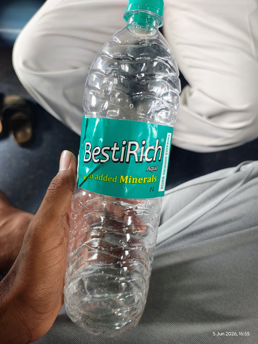 NikhilCreatio19's tweet photo. @IRCTCofficial I bought 2 water bottle on cpsn station.He sold bottle for 20 per bottle i gave him 100 and asked my 70 rs he said no this bottl is 20 per and he take 40 for 2 bottles.. worst service IRCTC. Must look into it @IRCTCofficial  PRN NUMBER:- 4859145274 @makemytripcare https://t.co/elVu4f8htq