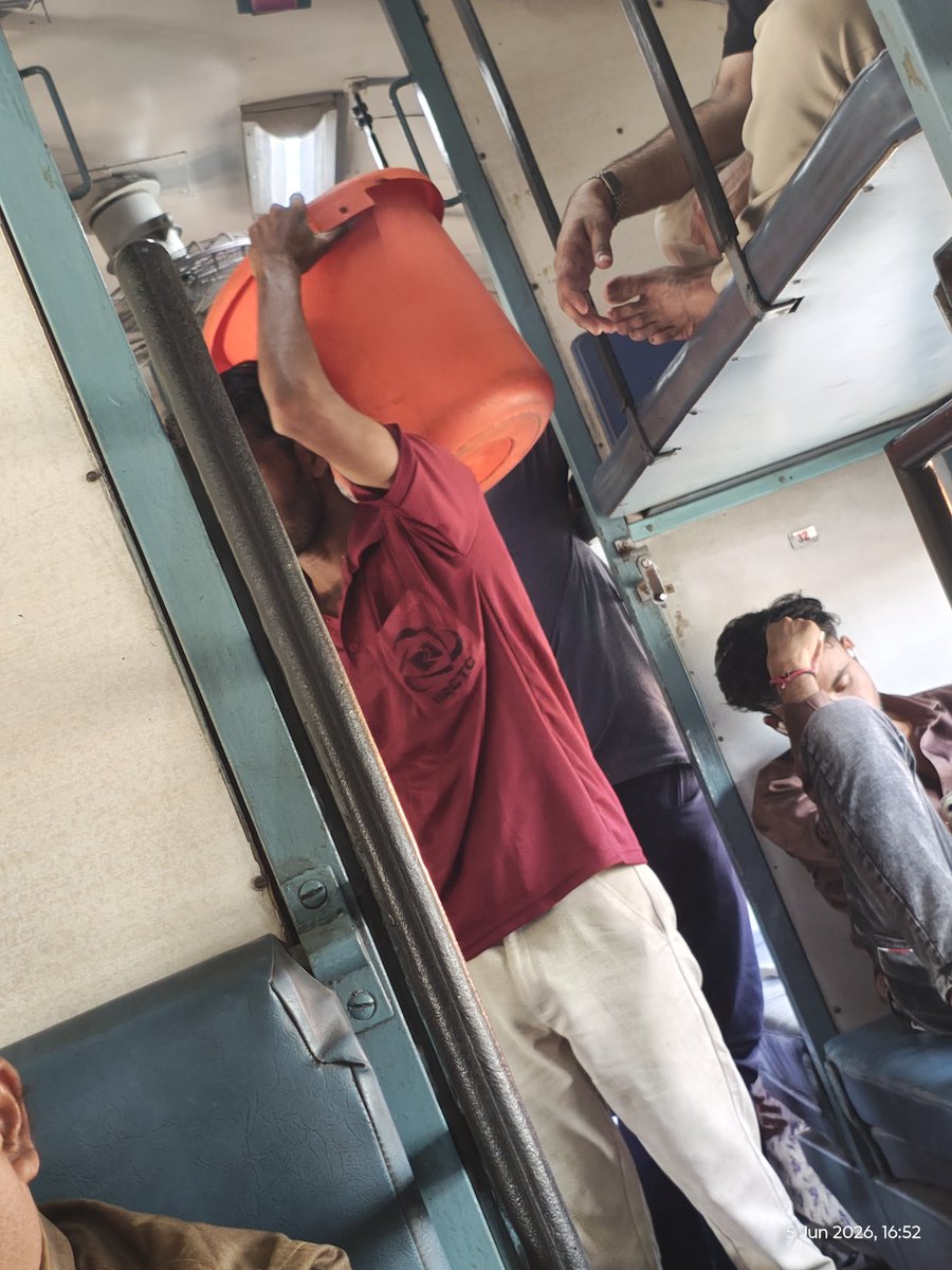 NikhilCreatio19's tweet photo. @IRCTCofficial I bought 2 water bottle on cpsn station.He sold bottle for 20 per bottle i gave him 100 and asked my 70 rs he said no this bottl is 20 per and he take 40 for 2 bottles.. worst service IRCTC. Must look into it @IRCTCofficial  PRN NUMBER:- 4859145274 @makemytripcare https://t.co/elVu4f8htq