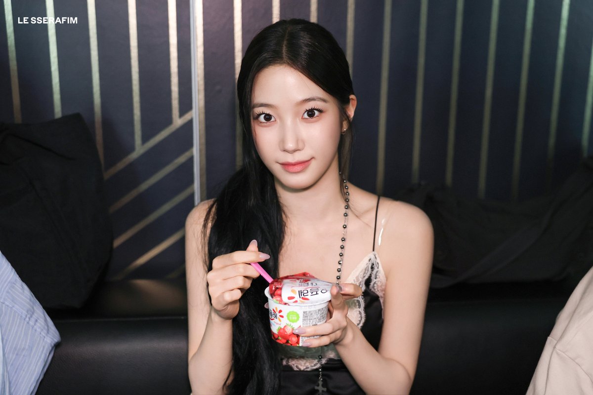 swanjooha's tweet photo. 260605 #KAZUHA 'boompala' behind photo sketch https://t.co/4Lked7yAXd