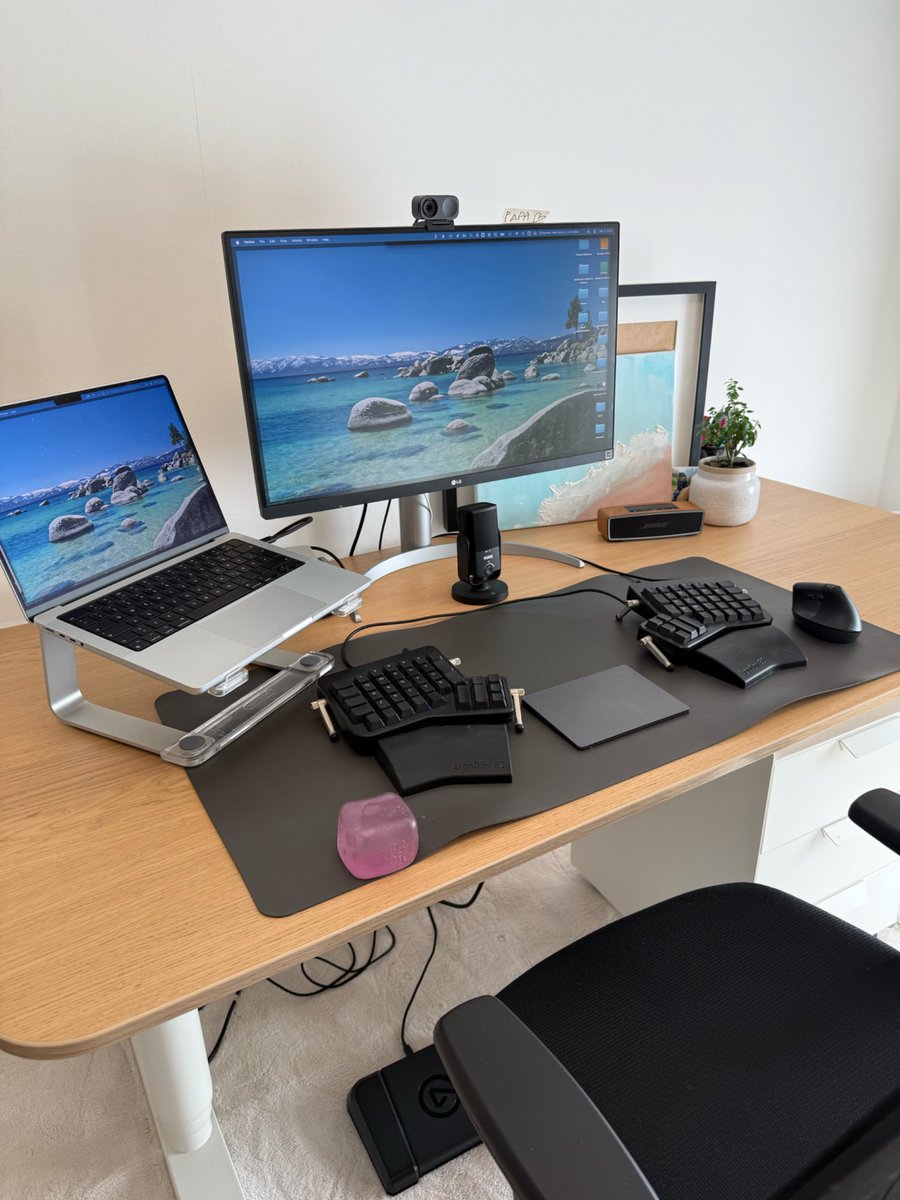 vpdn's tweet photo. @seraleev Mouse for precision. Trackpad for gestures like pinch and zoom. https://t.co/MvDZucVXs8