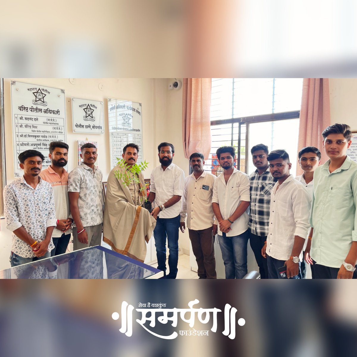 Samarpanoffice's tweet photo. 🌿 समर्पण फाऊंडेशन तर्फे सोयगाव पोलिस स्टेशनमध्ये निसर्गस्नेही स्वागत आणि पर्यावरण दिनाचा संदेश! 🌿

आज दिनांक ५ जून, जागतिक पर्यावरण दिनाचे औचित्य साधून 'समर्पण फाउंडेशन'तर्फे सोयगाव पोलिस स्टेशनमध्ये एक अत्यंत प्रेरणादायी आणि अभिनव उपक्रम राबवण्यात आला.
Soygaon maga https://t.co/iqRYaZzLO9