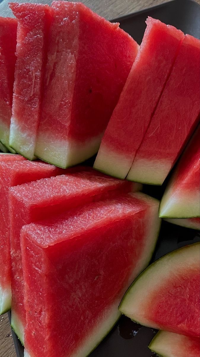 ariafairyx's tweet photo. 🍓 or 🍉? https://t.co/tyGVl8IuMX