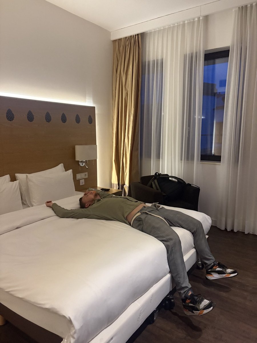 ofmurlyk's tweet photo. Лягти �� ні про що не думати. https://t.co/eSMbDu0JnD