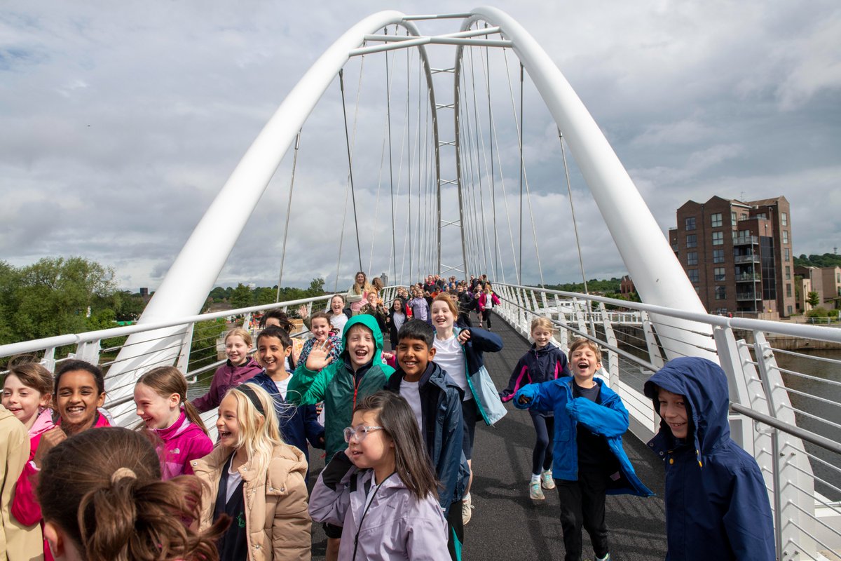 Transport_Nottm's tweet photo. There are still places left for our group cycle ride from the Victoria Embankment pop-up travel hub to the new Waterside Bridge next weekend 🚲🙋‍♂️

It's on Sunday 14 June at 1pm and will take in the fantastic family fun day at the bridge! Book here... 👇

https://t.co/uIIJapWlAY https://t.co/jfMeo0f4k7