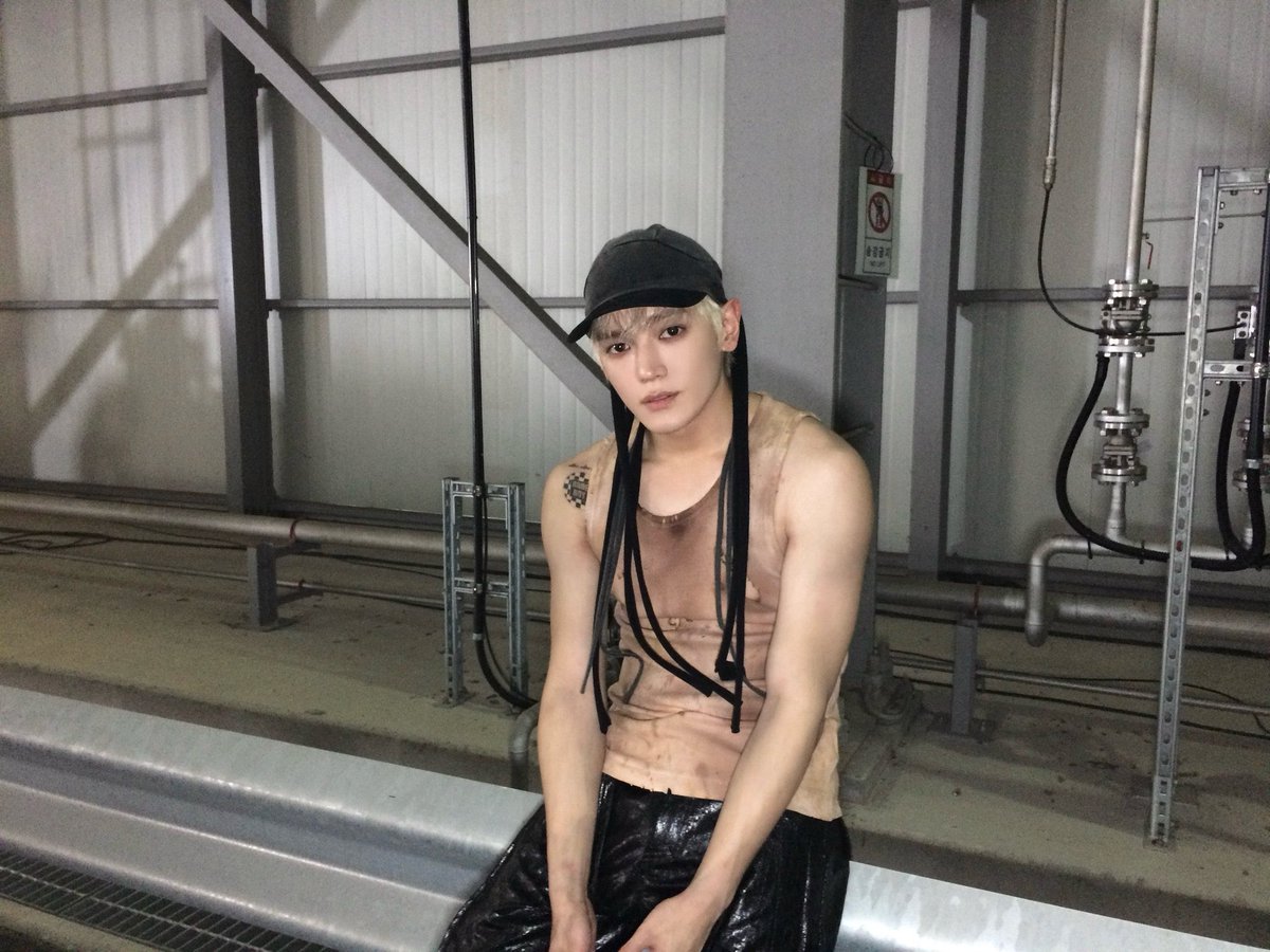콤 tweet media