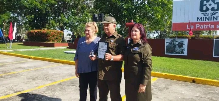 DeivyPrezMartn1's tweet photo. Efectuado en #SanctiSpíritusEnMarcha acto provincial por el 65 aniversario del Ministerio del Interior.
#LaPatriaSeDefiende . https://t.co/h1KVbFeBgZ