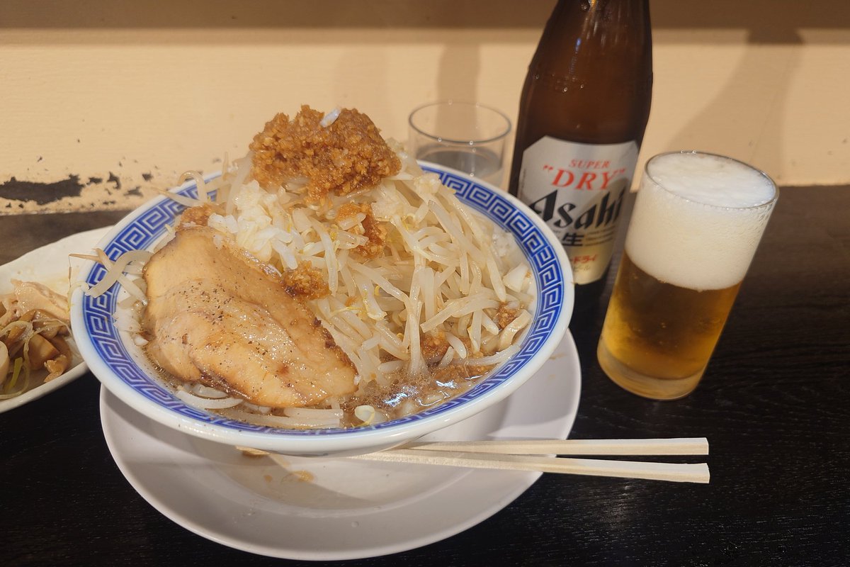 eIpsycongroo's tweet photo. 身体がニンニクと油と酒を欲してた🤤
往復6km80分歩いたからカロリーゼロ https://t.co/atd4dhj2OL