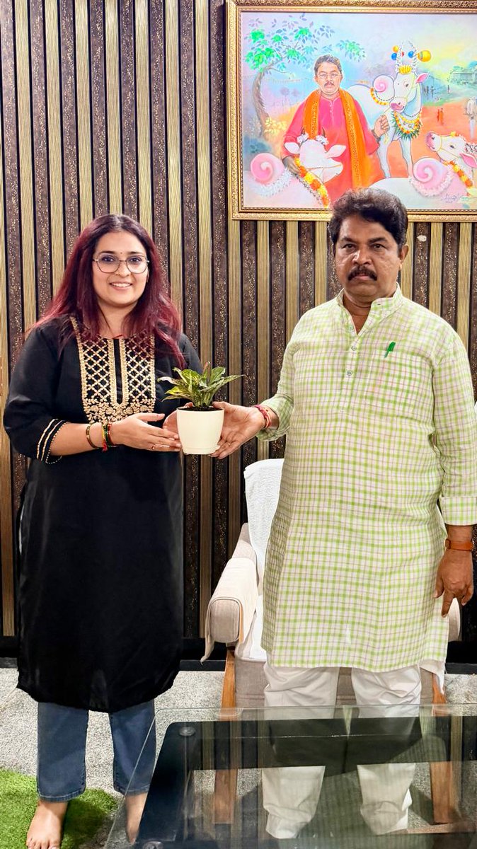 Ritikaa007's tweet photo. Had an insightful meeting with the senior BJP leader and Honourable Leader of Opposition, Government of Karnataka, Shri R. Ashoka sir.
Sincere thanks for your valuable time and encouragement, Sir.
#womenempowerment
#womeninpolitics 
#bjp https://t.co/h1b8yimi3j