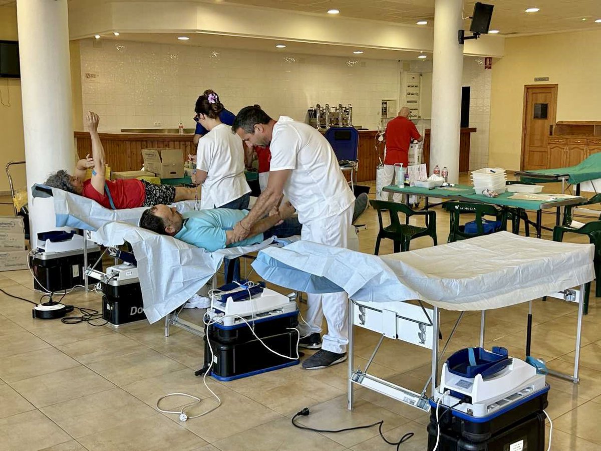 LaNuciaES's tweet photo. ❤️La donación de sangre de ayer en el Salón Social El Cirer reunió a 46 personas solidarias.  Gracias a todos los donantes nucieros, una vez más, por vuestra respuesta ejemplar.😊

📰👉🏻 https://t.co/n3sBKQYZDb

#LaNucia #DonaSangre https://t.co/h2s7OGUegN