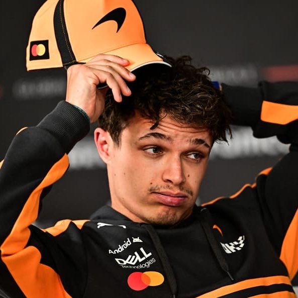 blog_formula1's tweet photo. 🚨 MULTA 🚨

Lando Norris e Charles Leclerc foram multados em 5 mil euros cada (de forma suspensa com a condição de que isso não se repita) por terem chegado atrasados na coletiva de imprensa da FIA desta quinta-feira, em Mônaco. https://t.co/ZTrC6ep51p