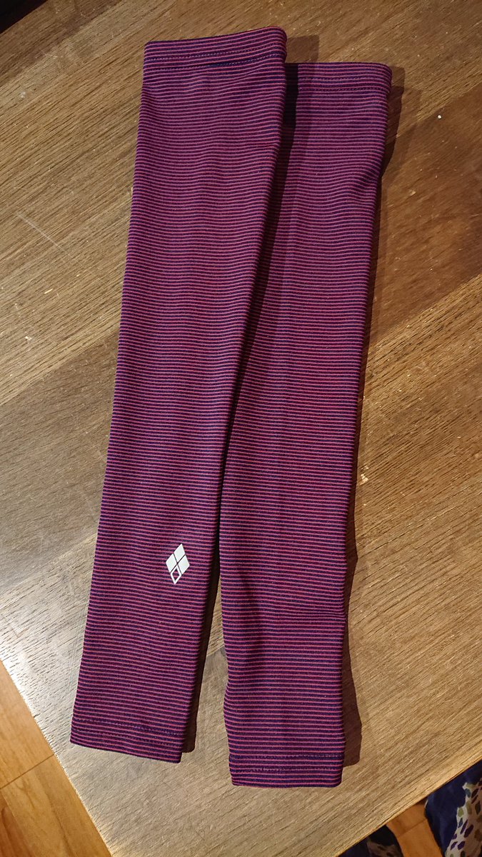 JaneProduct's tweet photo. ちょっと時間が出来たので
昭島のアウトドアショップモール的なところに行ってきました。
平日なのもあるけど
ブーム時と比べて だいぶ閑散とした印象。
大本命はモンベルの財布だったけど やっぱ実店舗でも売り切れだった～ 涙
財布は CHUMSで、 アームカバーとシャツをモンベルでゲットして帰宅。 https://t.co/CqLoKlgL2L