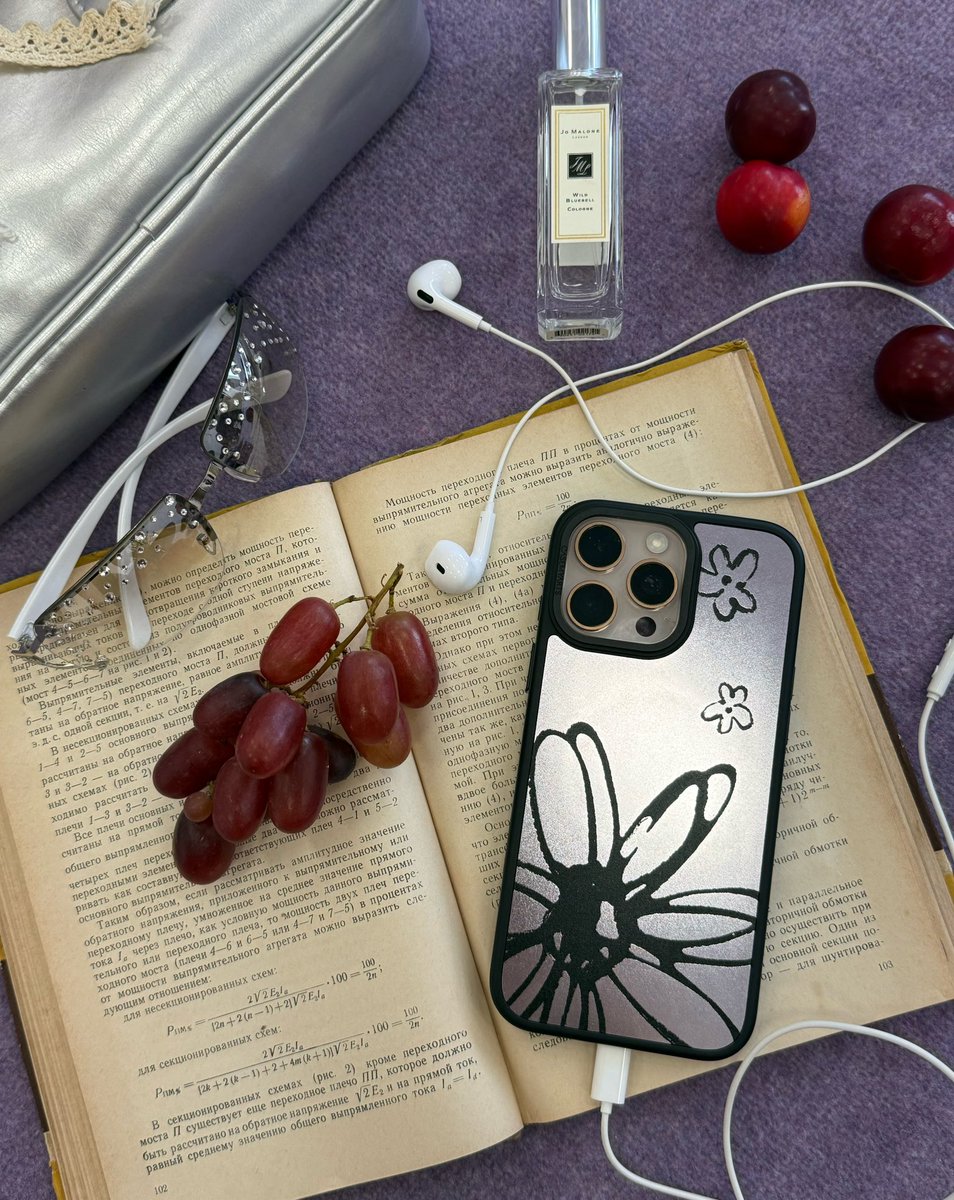 CASEMYARTS's tweet photo. The only match that matters. 🖤🌟

#casemyarts
#Y2Kaesthetic
#itgirlstyle
#nailinspo
#cyberY2K https://t.co/nskR20vzCF
