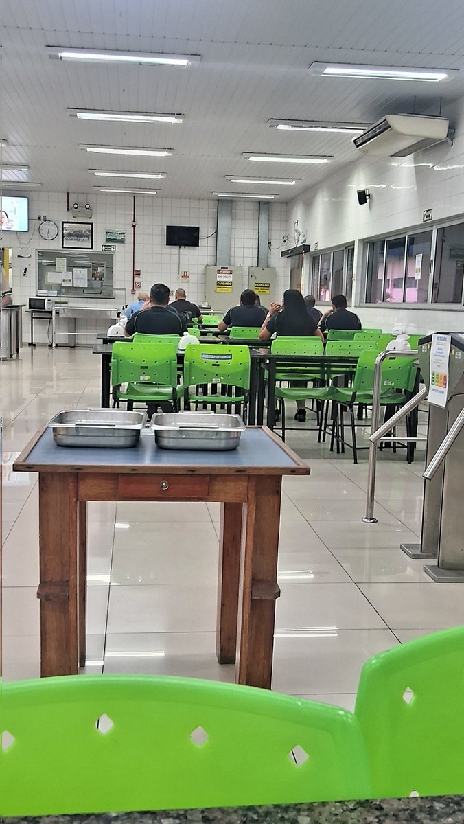 jhsemcontexto's tweet photo. Só veio os doido trabalhar hj https://t.co/TihsFl5Y3C