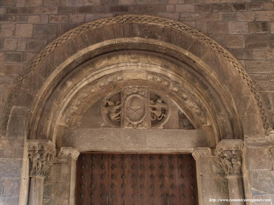 Altomedieval's tweet photo. CATEDRAL DE SAN PEDRO DE JACA
Románico - Siglo XI - Huesca
https://t.co/FPNWLdOWiR

Fue construida a partir de 1077 por orden del rey Sancho Ramírez. Conserva su estructura básica románica: con planta basilical de tres naves de cinco tramos con sus cinco ábsides alineados. https://t.co/e0PirS244t