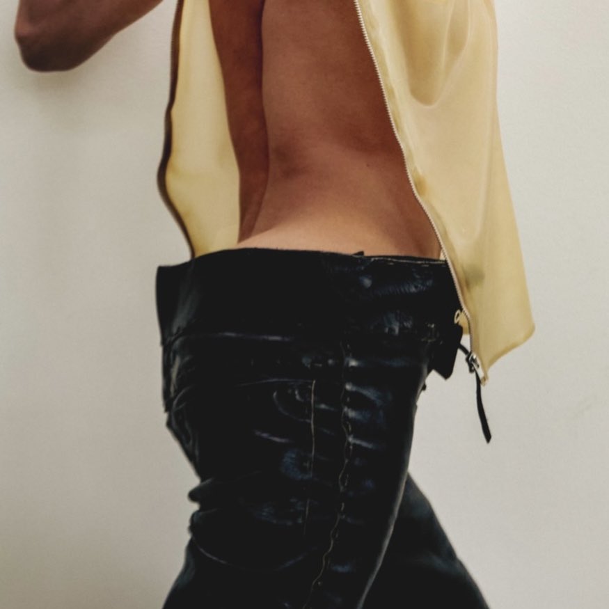 wilmonbreathe's tweet photo. ass so big and waist so tiny https://t.co/ssv7NYX81A