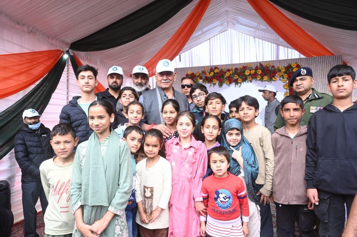 gainer_91's tweet photo. The fight against addiction requires commitment from every section of society. Manoj Sinha continues to advocate for a united approach that combines awareness, prevention, and community support. #JKDefeatsDrugs https://t.co/s5OZ6g1oH4