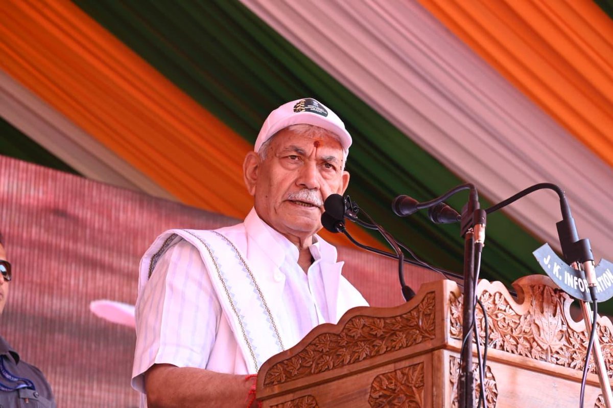 gainer_91's tweet photo. The fight against addiction requires commitment from every section of society. Manoj Sinha continues to advocate for a united approach that combines awareness, prevention, and community support. #JKDefeatsDrugs https://t.co/s5OZ6g1oH4