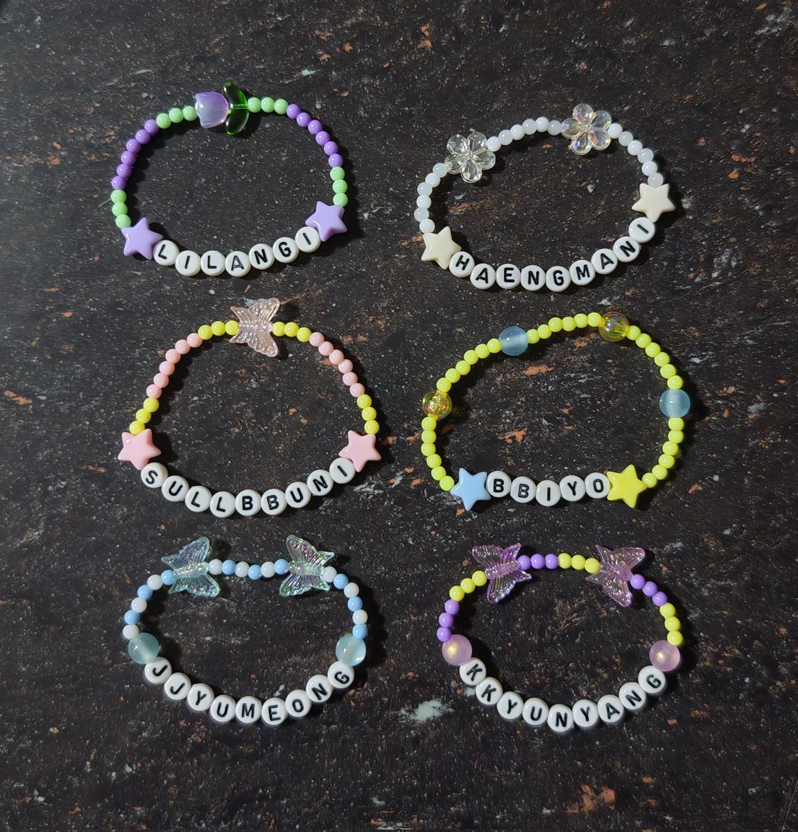 haewonsocean's tweet photo. @/oomfs who r seeing nmixx in sg i'm giving out handmade bracelets as fansupport on concert day (20 june) and my friend made some mixxsticks/whales too! fcfs for most but twt oomfs r special so if uw to reserve a specific design lmk in replies! feel free to dm for trades as well~ https://t.co/TDfJkcaOF9