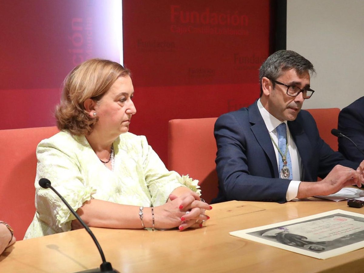 DipuToledo's tweet photo. 🏛️La Diputación refuerza su colaboración con la Real Academia de Bellas Artes y Ciencias Históricas de Toledo para seguir impulsando el estudio, la protección y la difusión del patrimonio de nuestra provincia.

🔗 https://t.co/LUwahi1FaH

#DiputaciónToledo 💚
#HacemosProvincia 🤝 https://t.co/2Cd8d17cSx