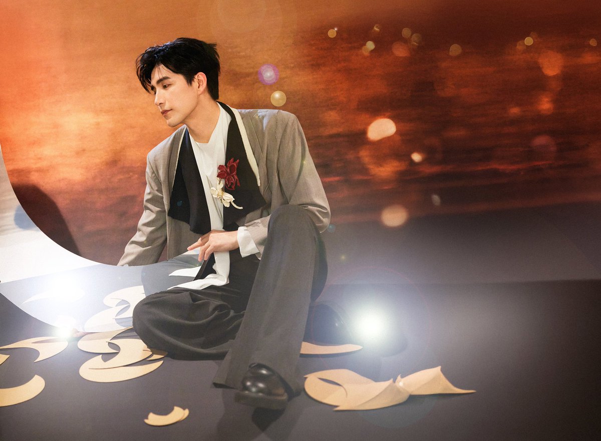 coffeewing's tweet photo. 月亮弯弯,照着小桥,也照着从前。
今晚19:30,听阿老师 唱《弯弯的月亮》🌙
#歌手直播
#ayanga #ayunga #阿云嘎 https://t.co/XG43MIcz8N