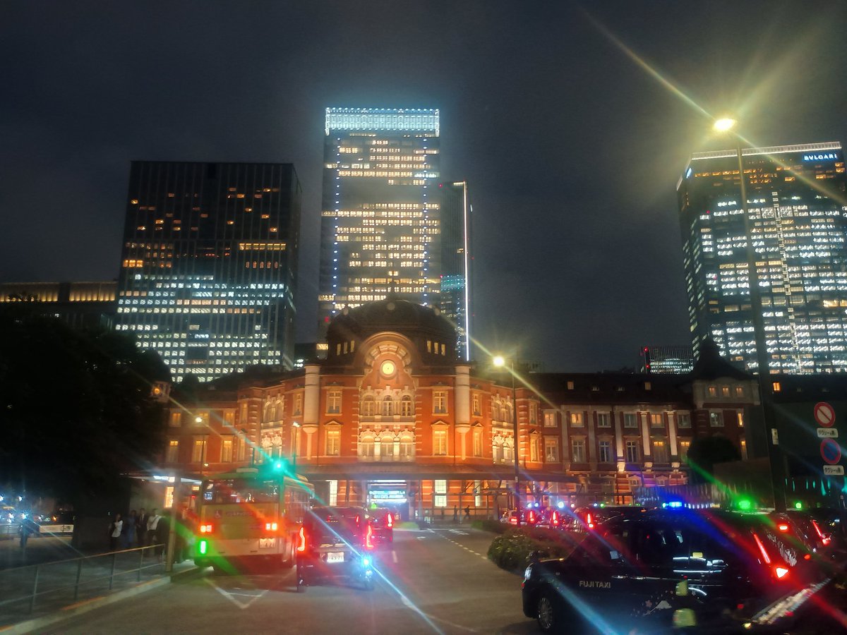 optonedit's tweet photo. 東京駅まで歩ける。で、丸の内ハウス https://t.co/HEGl4VXq1p