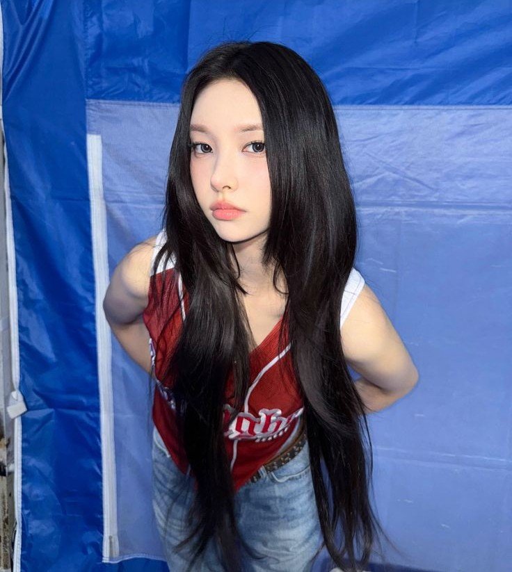 thebaseillit_'s tweet photo. YUNAH mentioned “REDRED” by CORTIS on her weverse live today. 

“I really love this song, whenever it comes on and I’m down by the stage, I start jumping and get all hyped” https://t.co/bJEoAAunBH