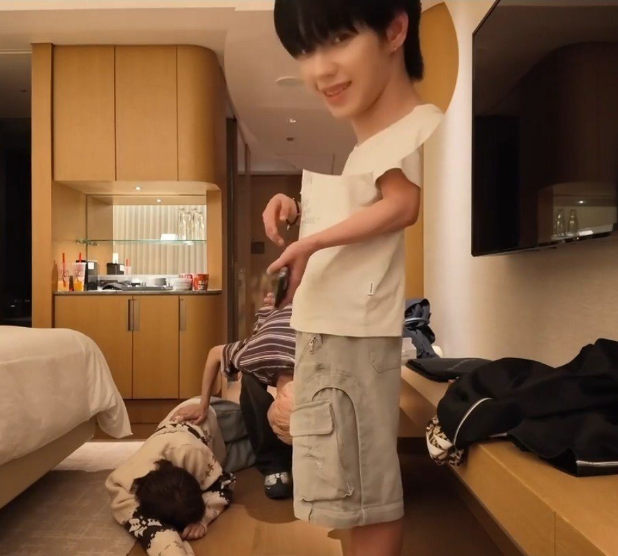 itsme_iresine's tweet photo. JL as Bobo's prank accomplice 😂 https://t.co/Vz1V3nhznE