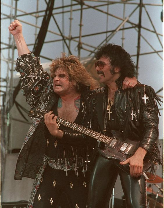 TheExtremeMusi1's tweet photo. Ozzy Osbourne &amp; Tony Iommi on stage https://t.co/2Alm3zMXtA