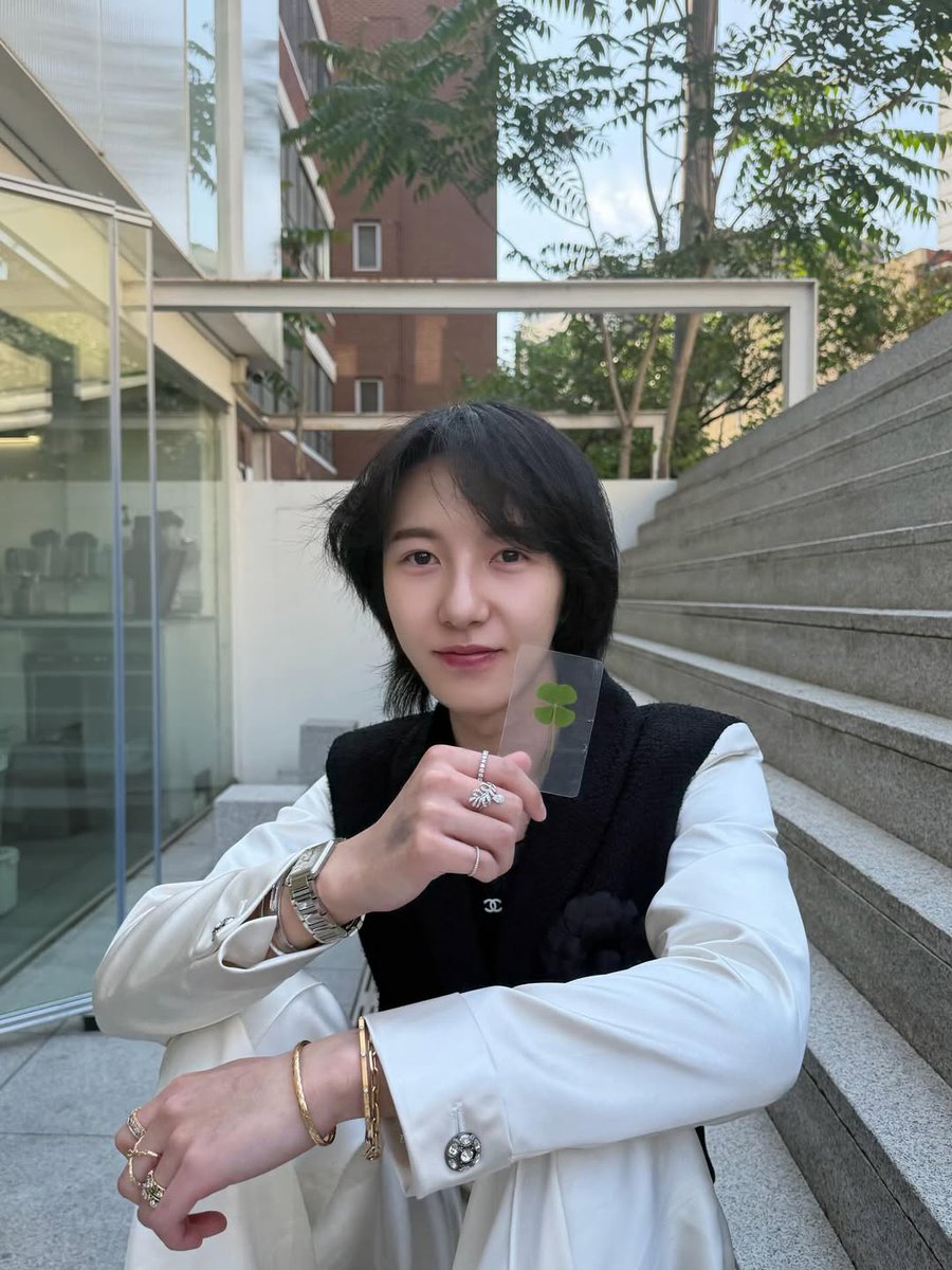 huangreejun's tweet photo. Found some lucky charm on my way. https://t.co/QRRS0GepPC