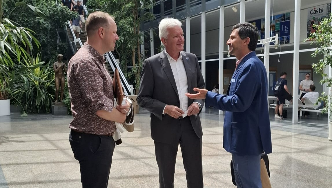 stavarnacvut's tweet photo. The Faculty of Civil Engineering CTU welcomed Professor Baabak Ashuri from Georgia Tech. The meeting focused on the use of data and AI in building and infrastructure management, technology transfer, university spin-offs, and stronger academia–industry collaboration. https://t.co/i1kbQWdfdD