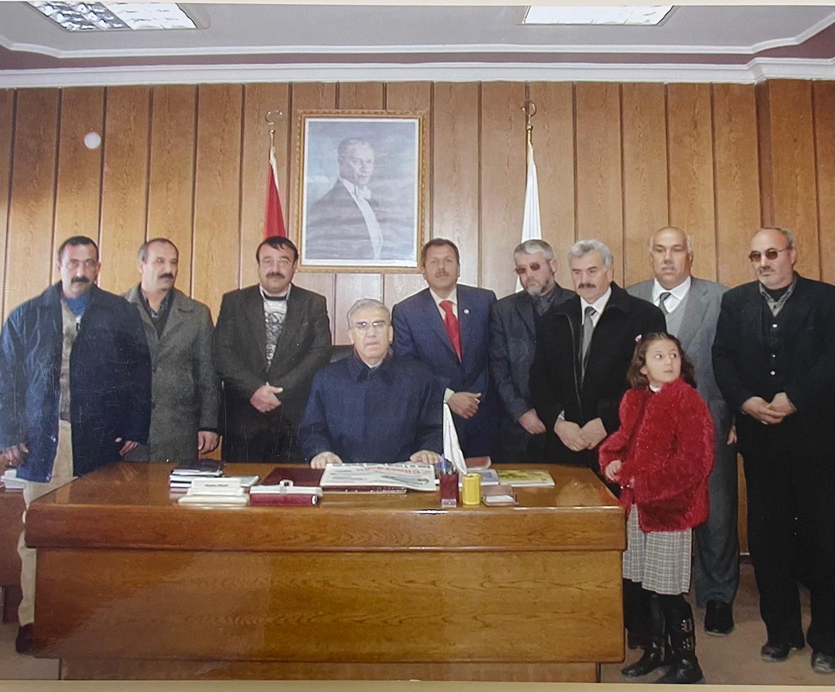 mstfa_arslan's tweet photo. Sanayimizin merkezden taşınmasında emeği geçen 2004-2006 yıllarında şehrimizde görevli valimiz Şemsettin UZUN  ve Bld.Bşk. Sn. @aefakibaba ya bir kez daha teşekkür ediyor aynı karede yer alan hakkın rahmetine kavuşmuş olan diğer yol arkadaşlarıma da Allah'tan rahmet diliyorum. https://t.co/0xvywouZAV