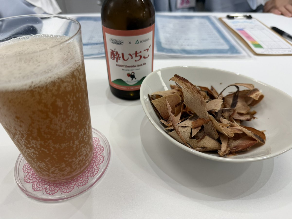 emaou1's tweet photo. 今宵も大盛況でビールとかつおスライスがうまい😋 https://t.co/BShfEEjHUC