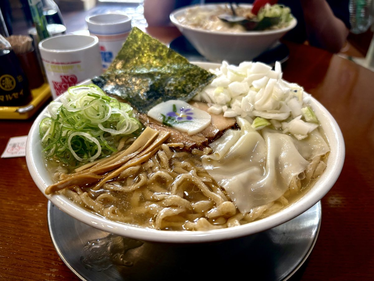 Y310JP's tweet photo. 4ヶ月振りの金子〜٩( ᐛ )و

中華そば大盛り🍜アブラ+パンクスオニオン🧅

もちろんまいう〜🤩

テレビの取材があったせいかはわからないけど、5分待ちくらいですぐ入店出来た٩( ᐛ )و

#山ラー #ラーメン金子 https://t.co/2PzRC4Kaik