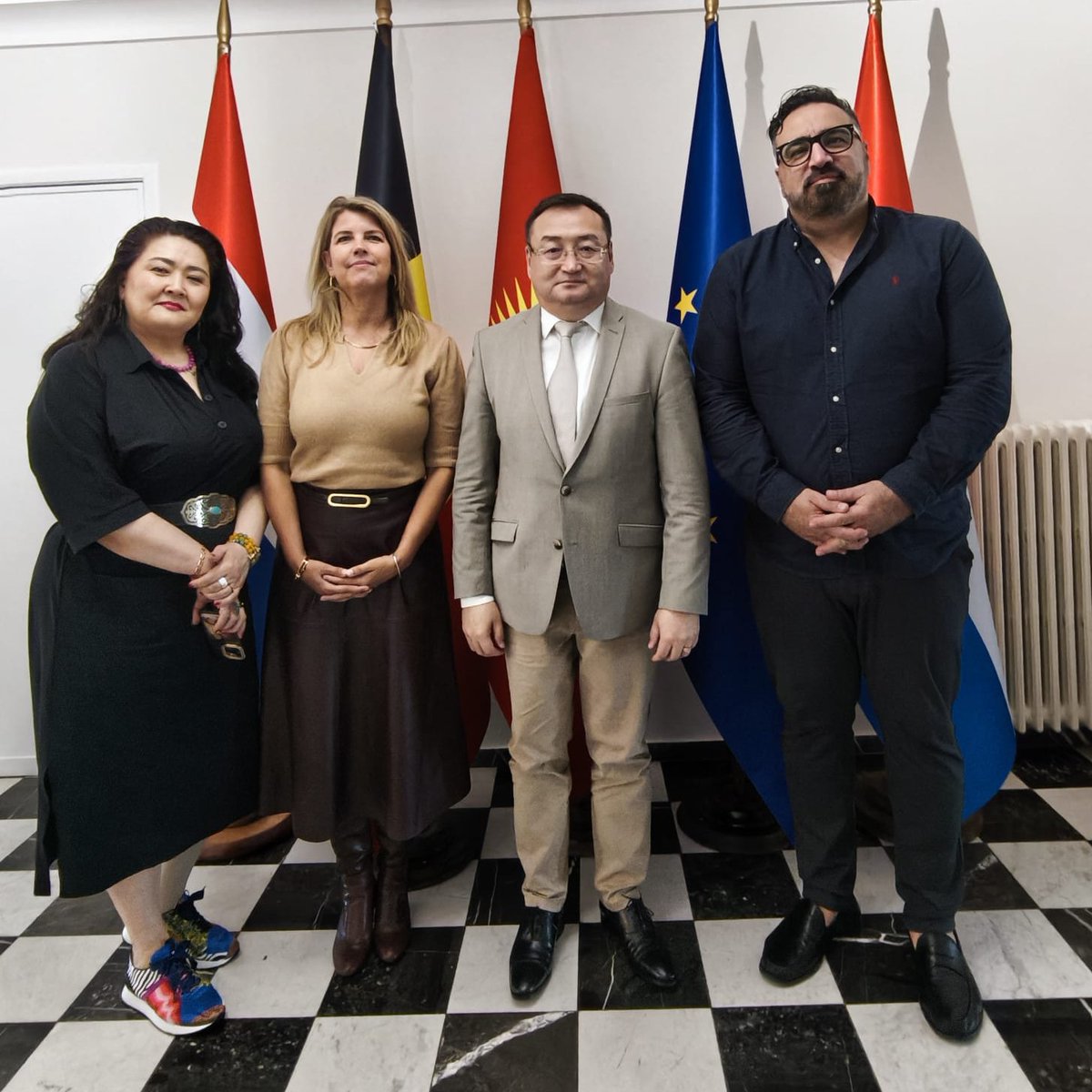 kgembassybe's tweet photo. Amb. Aidit Erkin received representatives of the Dutch public broadcaster @BNNVARA, incl journalist Mr. Sinan Can.
During the meeting, they discussed upcoming plans for a new documentary series about 🇰🇬, aimed at introducing the country &amp; its development to Dutch audiences. 🇰🇬🇳🇱 https://t.co/m0sMQQ21JV