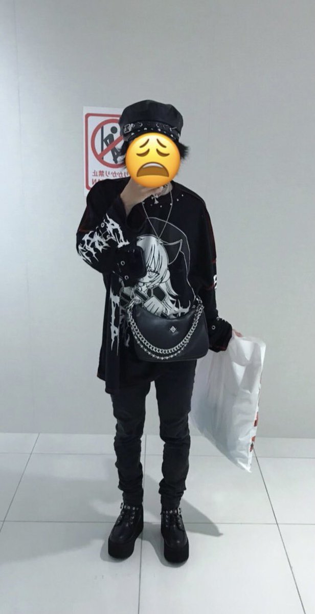 Leveling_Junky's tweet photo. 自撮りを要求されたので、すぐ消す https://t.co/k4CKl1nyAf