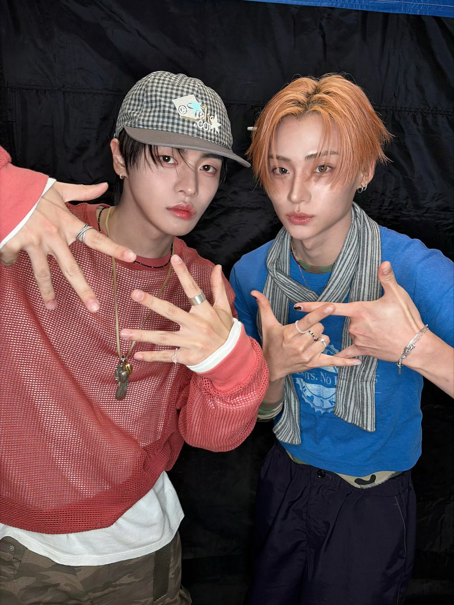 le52oz's tweet photo. この2人が8年のレジェンドケミなのあまりにも大切で尊くて全然涙とか出てくる https://t.co/a3s3Y6csy2