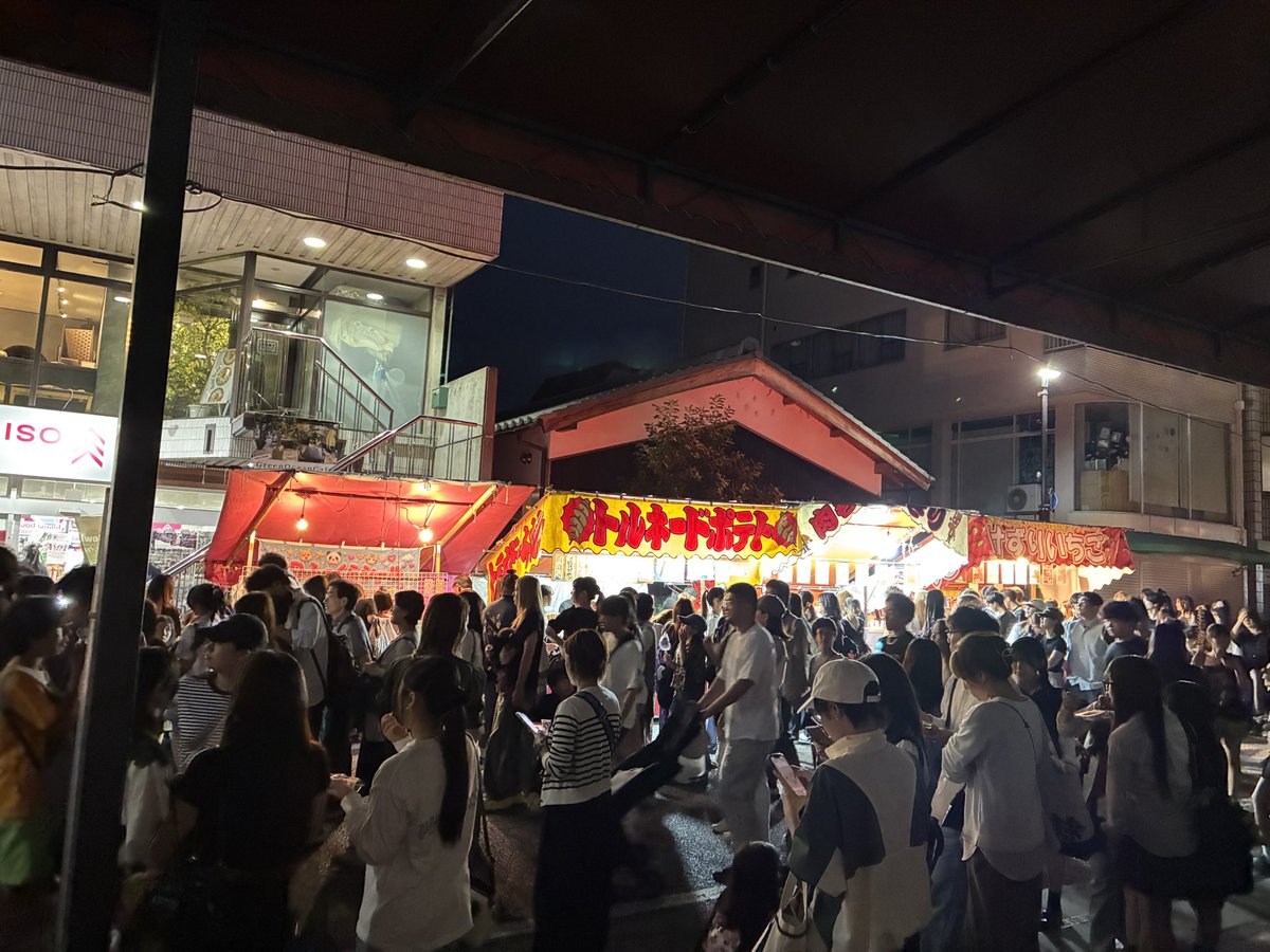 Suga_Hero's tweet photo. 今年も来てます
宇治の一大イベント「あがた祭り」。
相変わらず人多い、、、 https://t.co/UuXiVzJqL5
